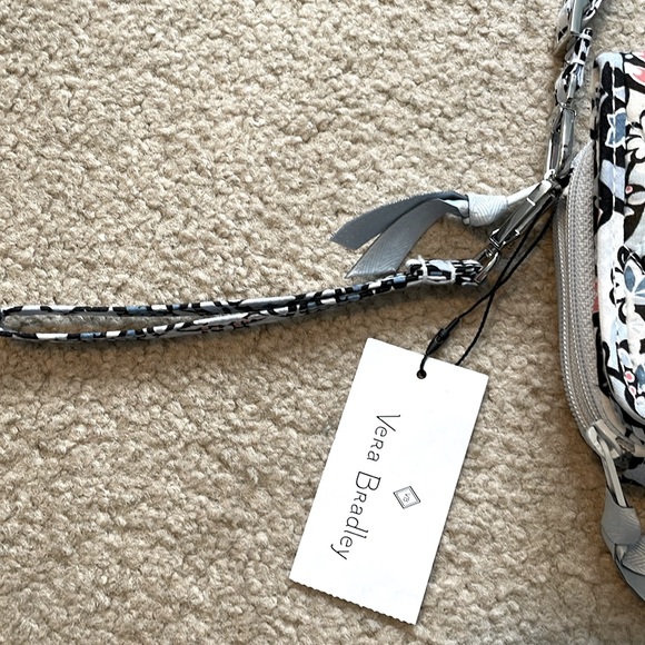 Vera Bradley 3-in-1 crossbody Lisbon Medallion - Picture 3 of 10